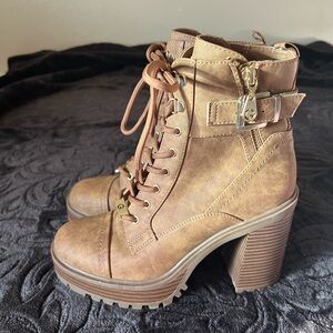 & Other Stories Tan Lace-Up Platform Boots